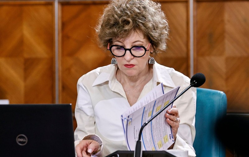 Cum se împart banii publici în energie: 10 persoane ocupă 47 de funcții în 16 companii. „Sistemul a fost construit să-i țină acolo”