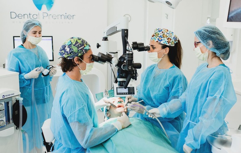 Avantajele aduse de implanturile dentare în sănătate și aspect