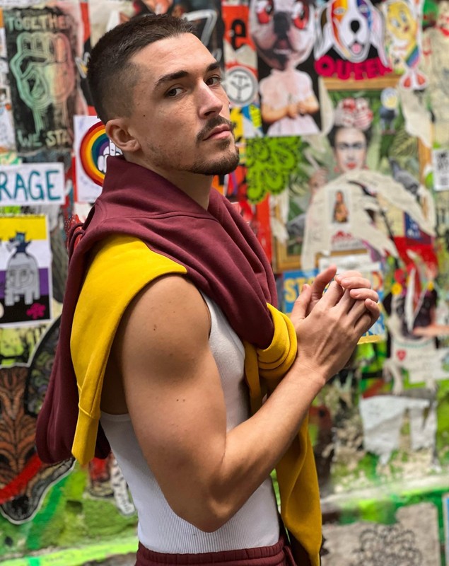 De ce nu mai dansează Emil Rengle pe tocuri: „Îmbrățișez total o altă parte din mine”