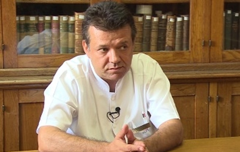 VIDEO/ Tinerii sunt mai predispuși la accident vascular cerebral decât părinții lor. Care sunt semnele că ai făcut AVC