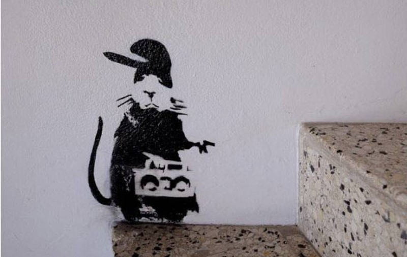 Niște muncitori au zugrăvit un graffiti al celebrului artist britanic Banksy, care valora peste 4 milioane de euro. Au crezut că e un perete vandalizat