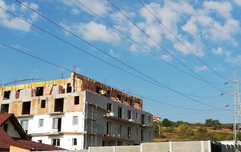 Anchetă ”la secret” în cazul blocului din Alba Iulia unde s-a electrocutat un muncitor