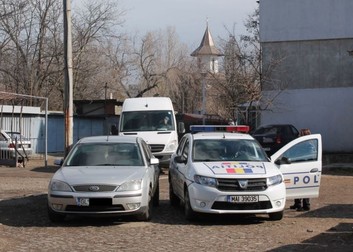 Un șofer a fost prins de polițiști cu focuri de armă în Galați. Individul nu are permis de conducere