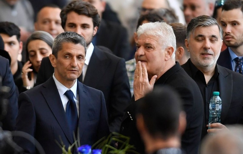 Răzvan Lucescu și Ioan Andone la înmormântarea lui Mircea Lucescu | Foto: Profimedia Images