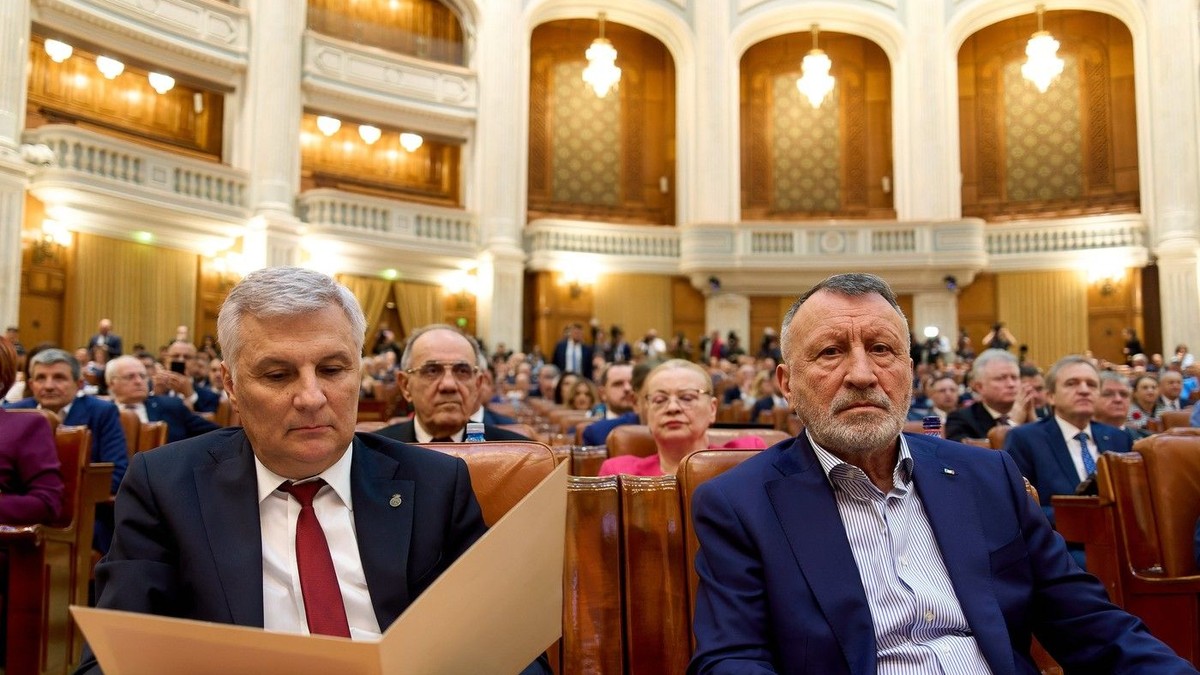 Daniel Zamfir și Paul Stănescu(dreapta). Imagine cu caracter ilustrativ. Foto: Profimedia.