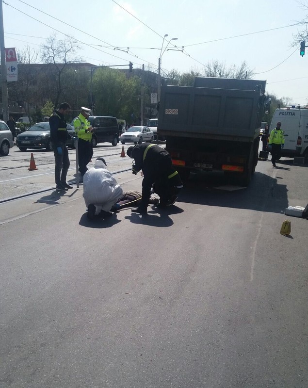 FOTO EXCLUSIV/ Mărturia șocantă a șoferului de camion care a călcat o bătrână. I-a marcat și pe anchetatori