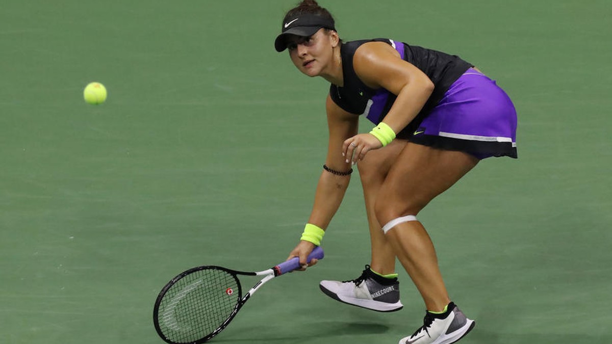 Bianca Andreescu s-a retras de la turneul din Osaka (EPA)