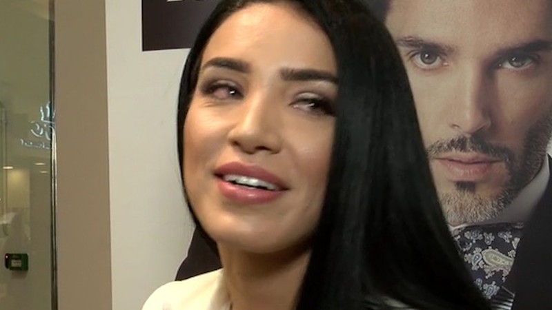 Adelina are ochii injectați din cauza bolii