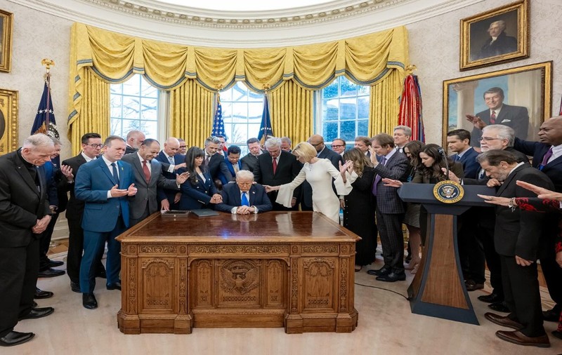 „Armata lui Dumnezeu” a lui Trump, o mișcare religioasă conservatoare care îl consideră salvatorul Americii și îi alimentează popularitatea