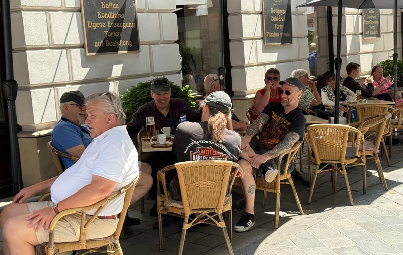 Cât plătești pentru un tuns și bărbierit la o frizerie de cartier din Bratislava: buget de restaurant în România