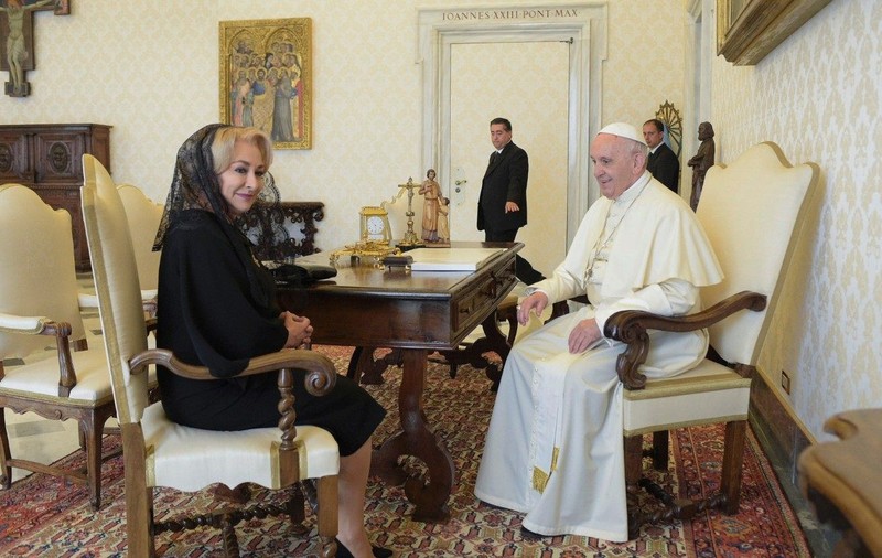 Culisele întâlnirii Dăncilă - Papa Francisc de la Vatican: ce a spus Suveranul Pontif şi a omis Guvernul în comunicat