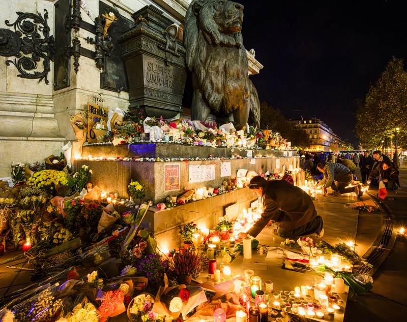 „Durerea rămâne”. Franța își plânge cei 132 de morți, la 10 ani de la atacurile teroriste care au îngrozit Parisul