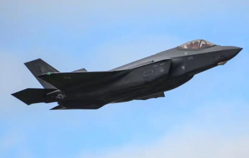 Un avion de vânătoare F-35 s-a prăbușit în deșertul Nevada, în timpul unui antrenament. Pilotul a reușit să se catapulteze