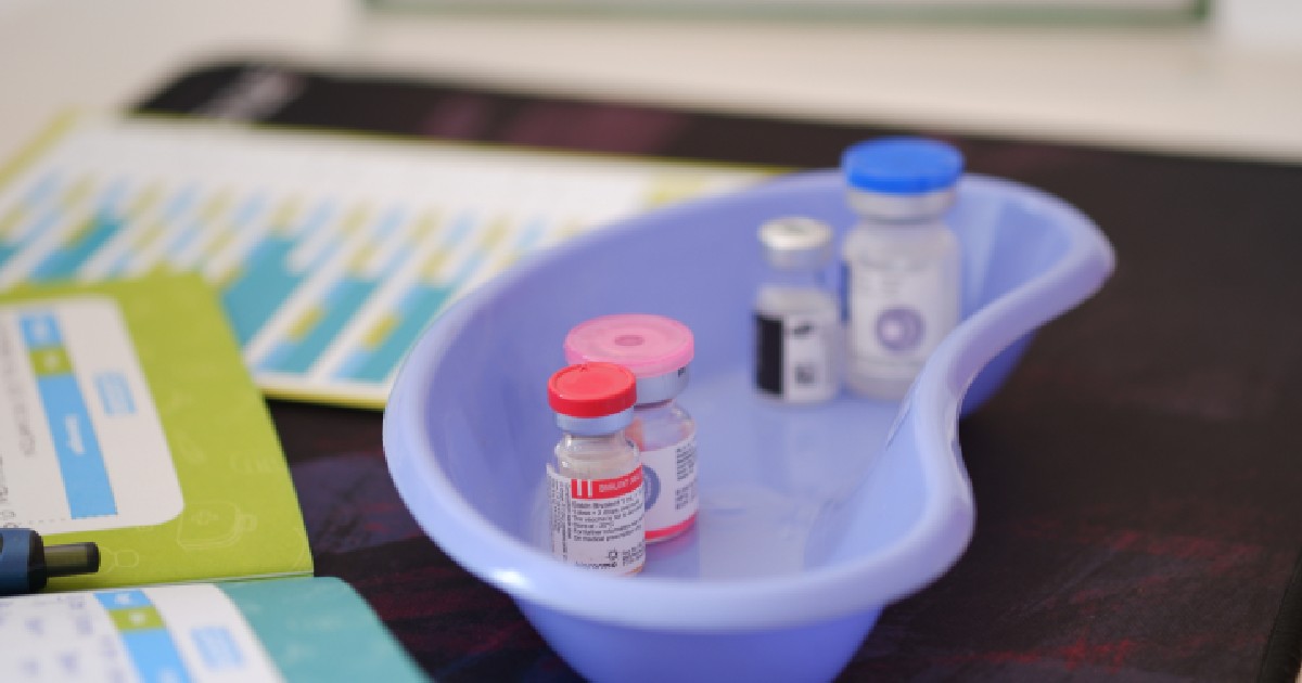 Mai multe flacoane de vaccin