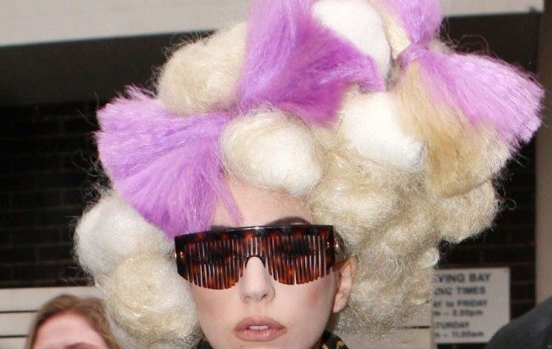 Lady Gaga preferă să poarte peruci decât să meargă la coafor