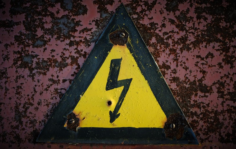 Un bărbat din Gorj a murit după ce s-a electrocutat când încerca să fure componente electrice dintr-o stație de transformare