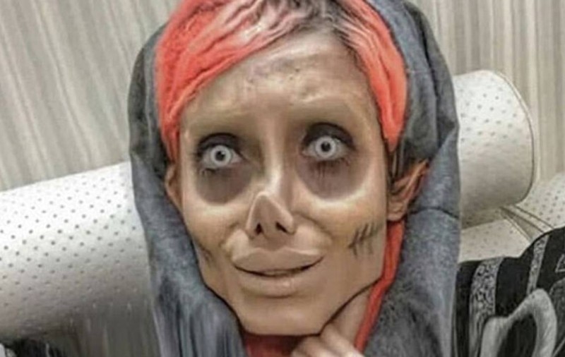 O vedetă din Iran care s-a desfigurat pentru a arăta ca Angelina Jolie a fost arestată pentru blasfemie. S-a operat de 50 de ori