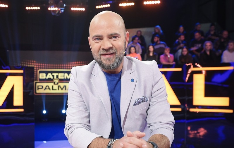 Cosmin Seleși revine cu emisiunea „Batem palma?”, sezonul 2: „Am apucat deja să îi văd puțin pe concurenți”