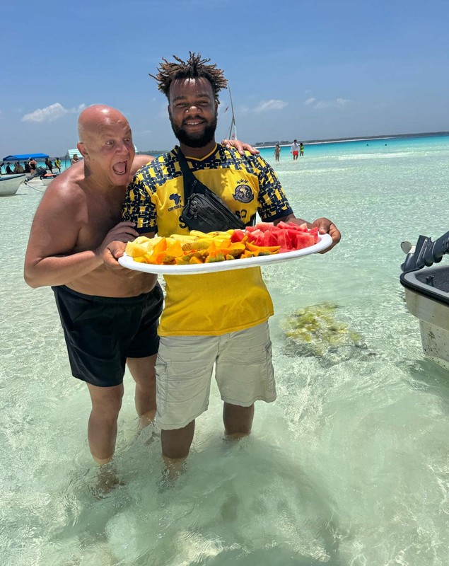 Cum arată în prezent Axinte de la Vacanța Mare. Comediantul, surprins la 52 de ani pe plajă în Egipt