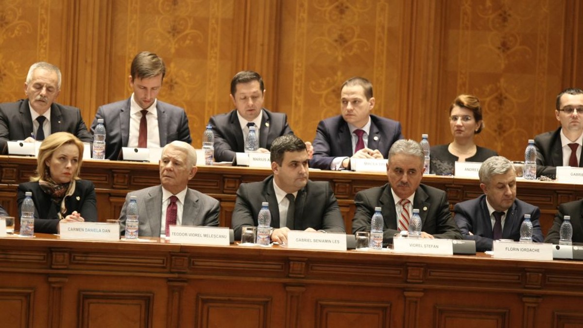 Noile propuneri de miniștri, trimise la Palatul Cotroceni