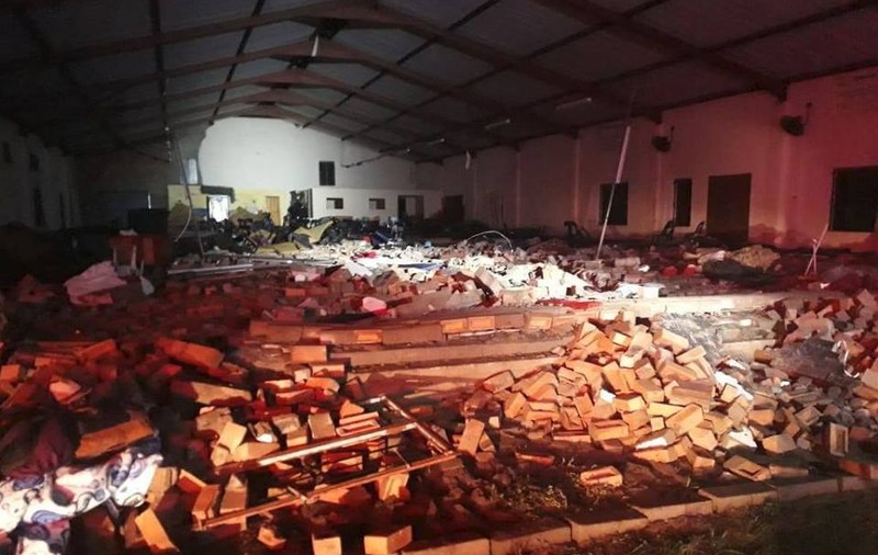Tragedie în Africa de Sud: Acoperișul unei biserici s-a prăbușit în urma ploilor torențiale. Cel puțin 13 oameni au murit