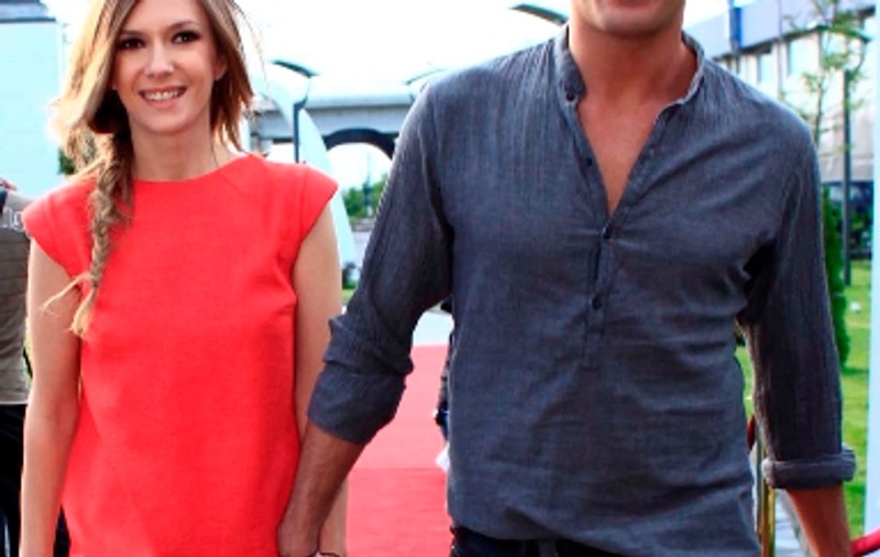Vezi ce SURPRIZĂ ROMANTICĂ i-a făcut ASTĂZI Radu Vâlcan Adelei Popescu de ziua ei de naştere!
