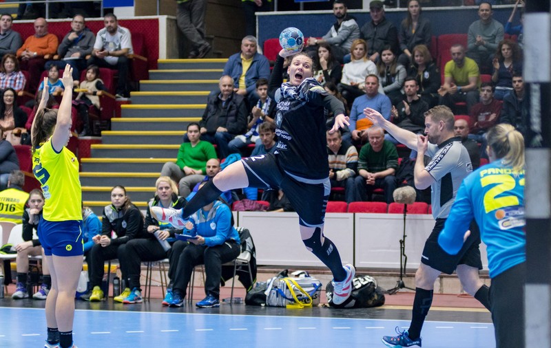 VIDEO / SCM Rm. Vâlcea - CSM București 29-30. În ciuda eșecului, oltencele, ca și campioane în Liga Națională de handbal