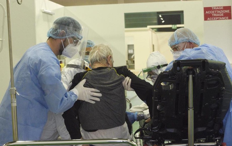 Doctoriţă italiană prinsă la mijloc între jurământ şi frica de a transmite coronavirusul: „De ce fac asta?”