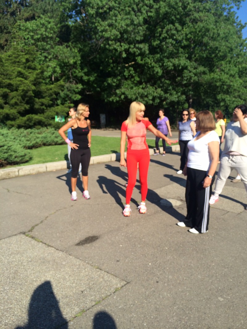 Ruxandra Dragomir și Elena Udrea au tras tare la mișcare FOTO: www.iClara.ro