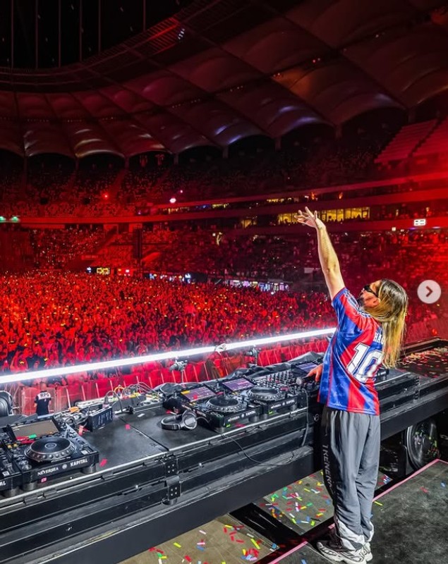 Florin Salam, invitat la show-ul lui Salvatore Ganacci de la Neversea Kapital 2025. Momentul manelistului, care a cântat două melodii, a devenit viral