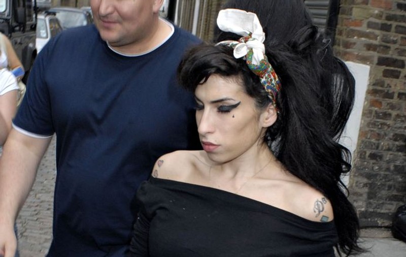 Amy Winehouse a cheltuit 22.000 € pe decoraţiunile de Crăciun