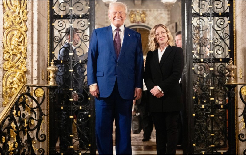 Giorgia Meloni i-a făcut o vizită surpriză lui Donald Trump, la reședința sa din Florida. „Sunt aici cu o femeie fantastică” 