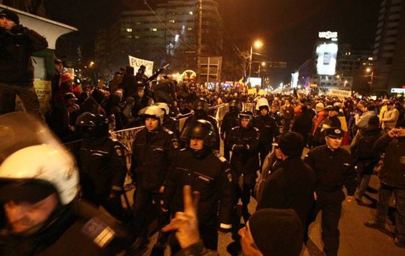 Jandarmul care a bătut un manifestant la protestele din Piața Uiversității, DEFERIT PARCHETULUI 