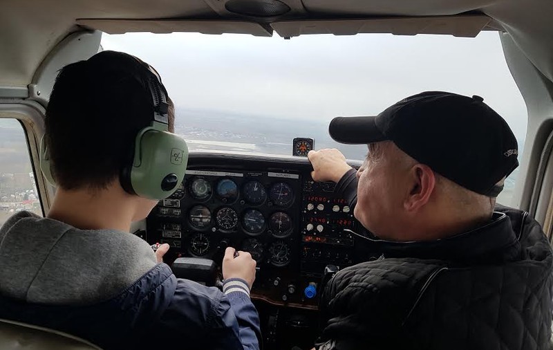 Alex a primit de ziua lui un zbor privat cu Mihai Mărgineanu 