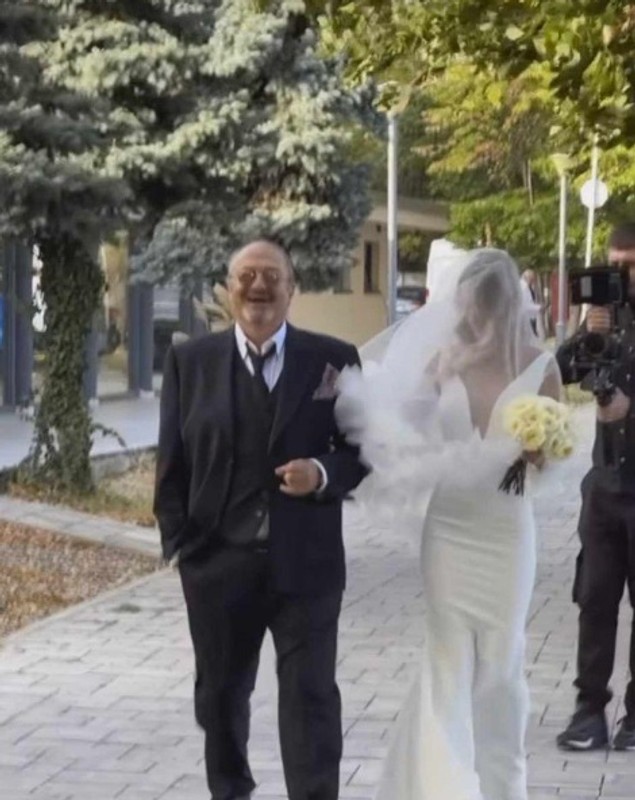 Ana Baniciu și Edy Kovacs s-au căsătorit religios. Imagini cu cântăreața în rochie de mireasă
