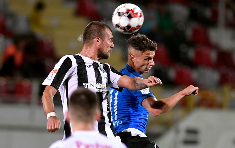 Gabi Tamaş, chinuit de Ganea junior. Stoperul a debutat cu un autogol la Astra, în partida cu Viitorul, 1-1