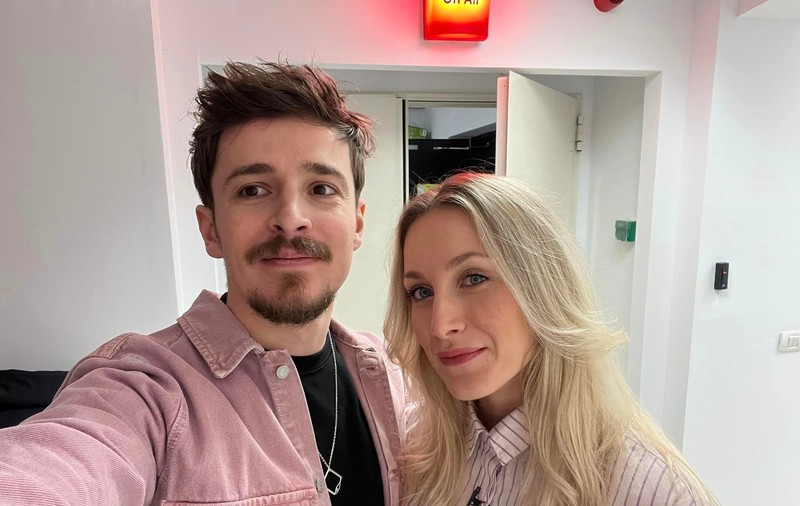 Cum arată invitațiile pentru nunta lui Andrei Leonte cu Laura. Cei doi au ales un model atipic. „Nu râdeți, ok?”