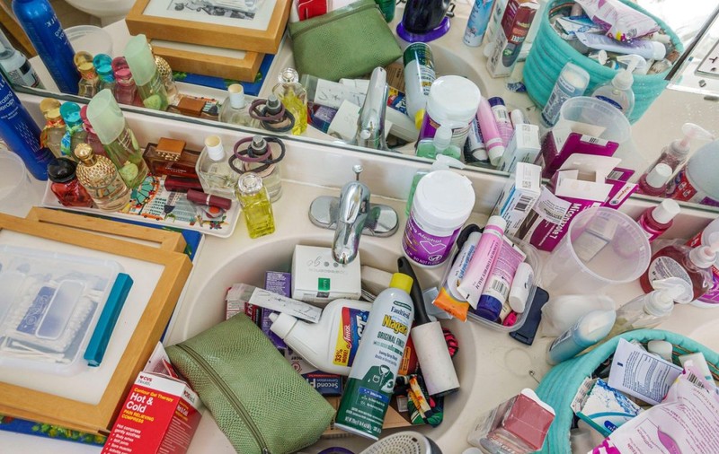 Cum îți dai seama dacă fondul de ten preferat sau crema de noapte a expirat? Semnele se văd imediat