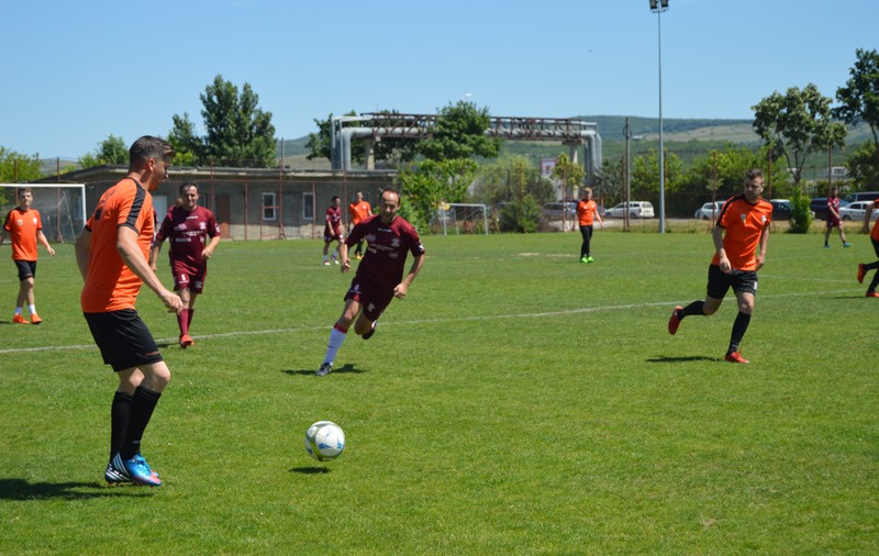 FOTO/ Ultimul film al lui Corneliu Porumboiu, ”Fotbal infinit”, transpus în teren pe un stadion din Vaslui