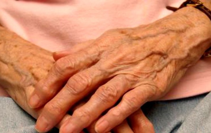 O pensionară de 100 de ani a fost violată de un bărbat de cinci ori mai tânăr decât ea. Cum s-a scuzat agresorul în fața polițiștilor