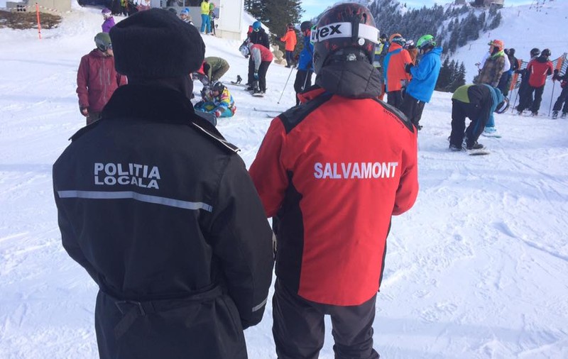 FOTO| Poliţiştii şi salvamontiştii, cu ochii pe turişti, pe pârtiile din Poiana Braşov. "Speedflying-ul“ şi snowmobilele sunt interzise