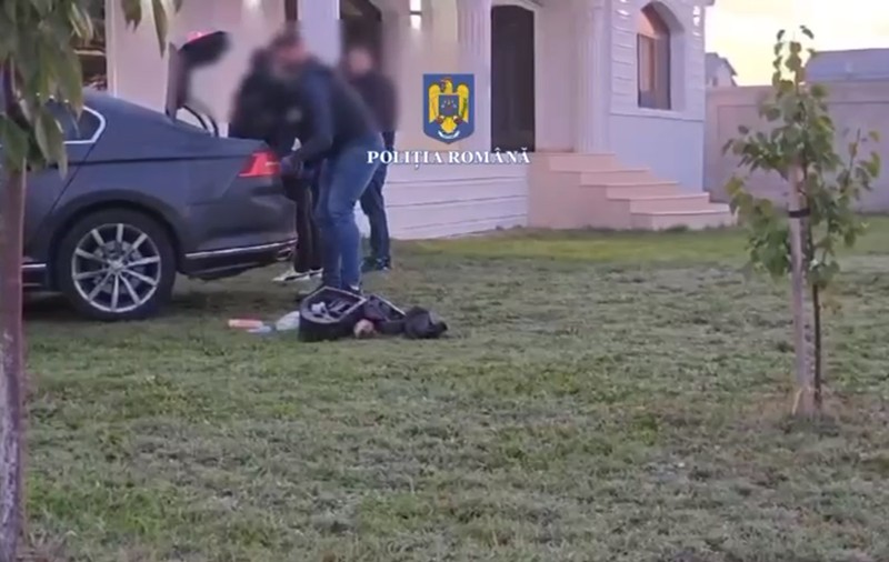 Razie cu sute de polițiști la Bărbuleşti, în județul Ialomița. Cei 14 suspecți căutați au fost identificați I VIDEO