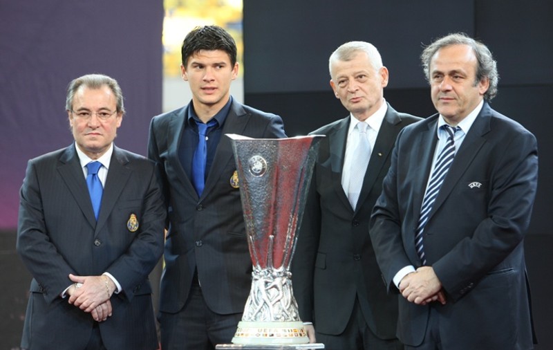 Trofeul UEFA Europa League a ajuns la Bucureşti | FOTO