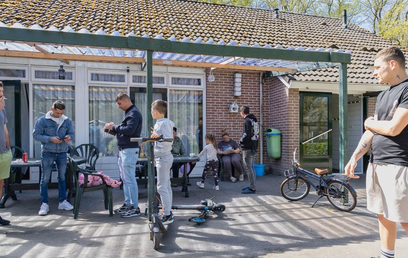 Peste 50 de imigranți români nu vor să plece din parcul de vacanță în care locuiesc, în Olanda: „Chiar dacă trebuie să plătească o penalitate de un milion de euro”