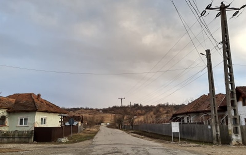 Reportaj la Bumbești-Pițic, peste deal de coronavirus: ”E de ajuns doar să bată vântul un pic mai tare și boala vine la noi”