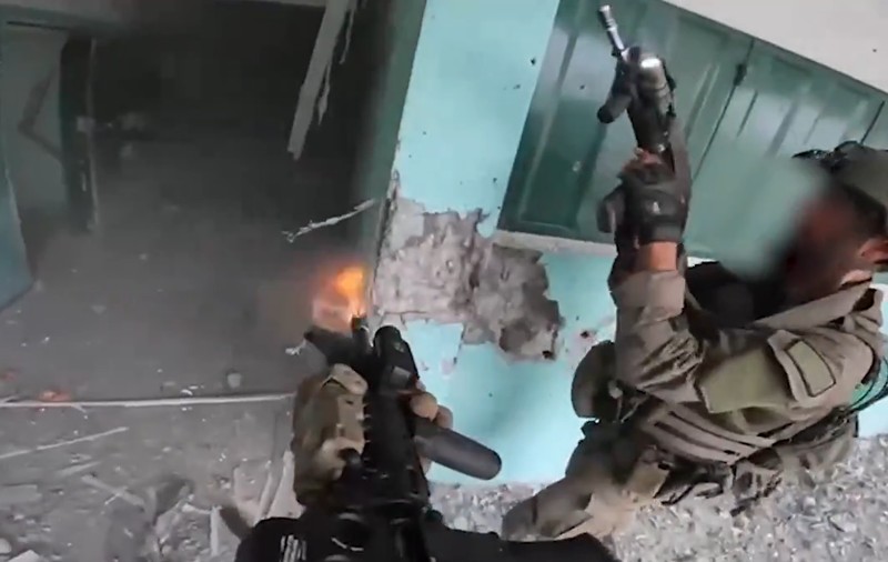 Trupele israeliene iau cu asalt o școală din orașul Gaza, unde se ascundeau militanți Hamas, care au încercat o ambuscadă. VIDEO