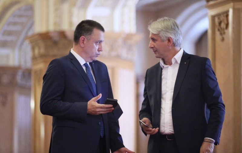 Mihai Fifor îi răspunde lui Teodorovici, după ce acesta l-a numit ”șobolan”: ”Bichonul începe să se creadă pitbull”
