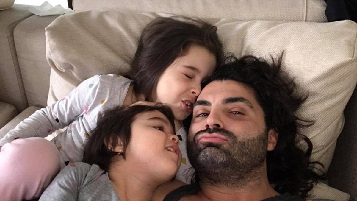 Pepe muncește din greu ca să le adune zestre fetelor sale