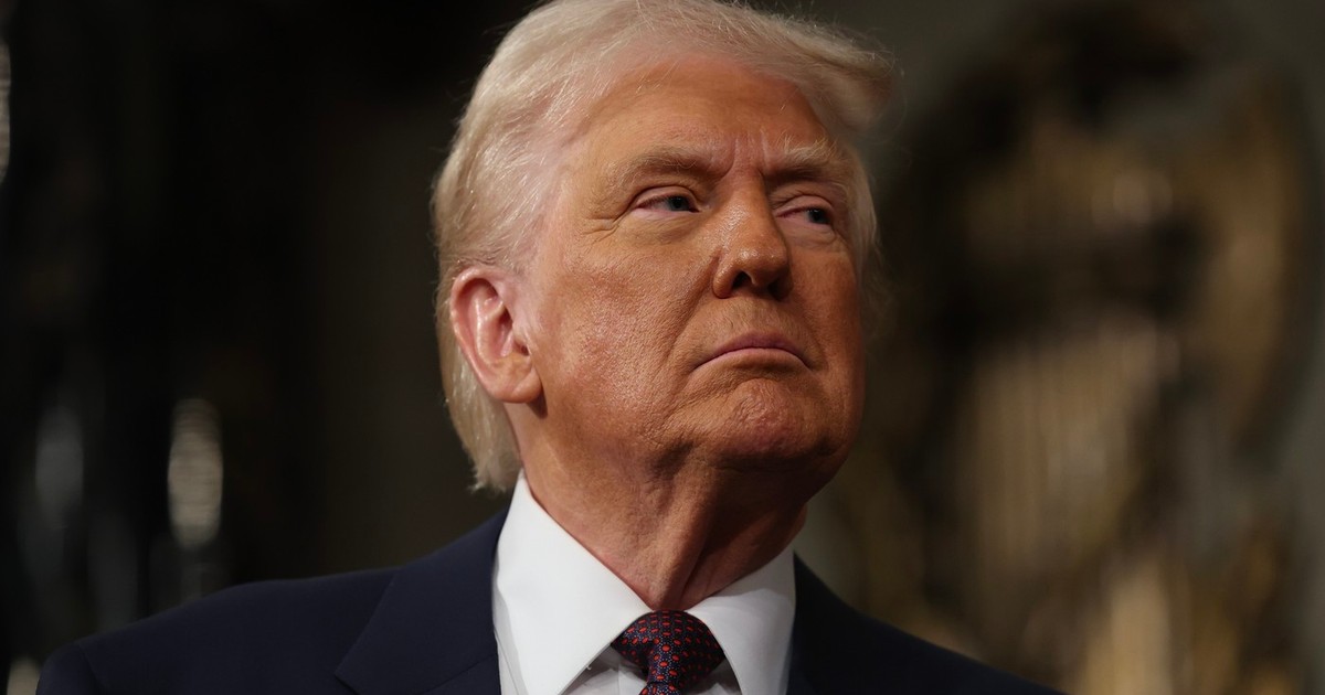 Președintele Donald Trump, îmbrăcat la costum, în timpul mesajului State of the Union din 2025