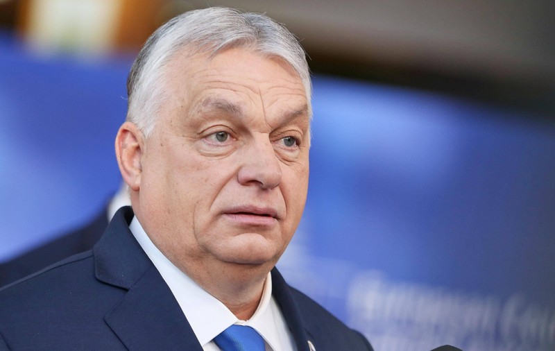 Alegeri în Ungaria 2026: Viktor Orbán își încheie campania cu un miting pentru 3.000.000 de voturi. Kelemen Hunor, alături de el în campanie la Debrețin